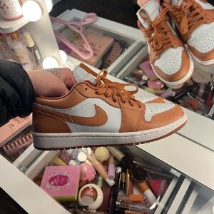 Nike Jordan 1 Low Sneakers